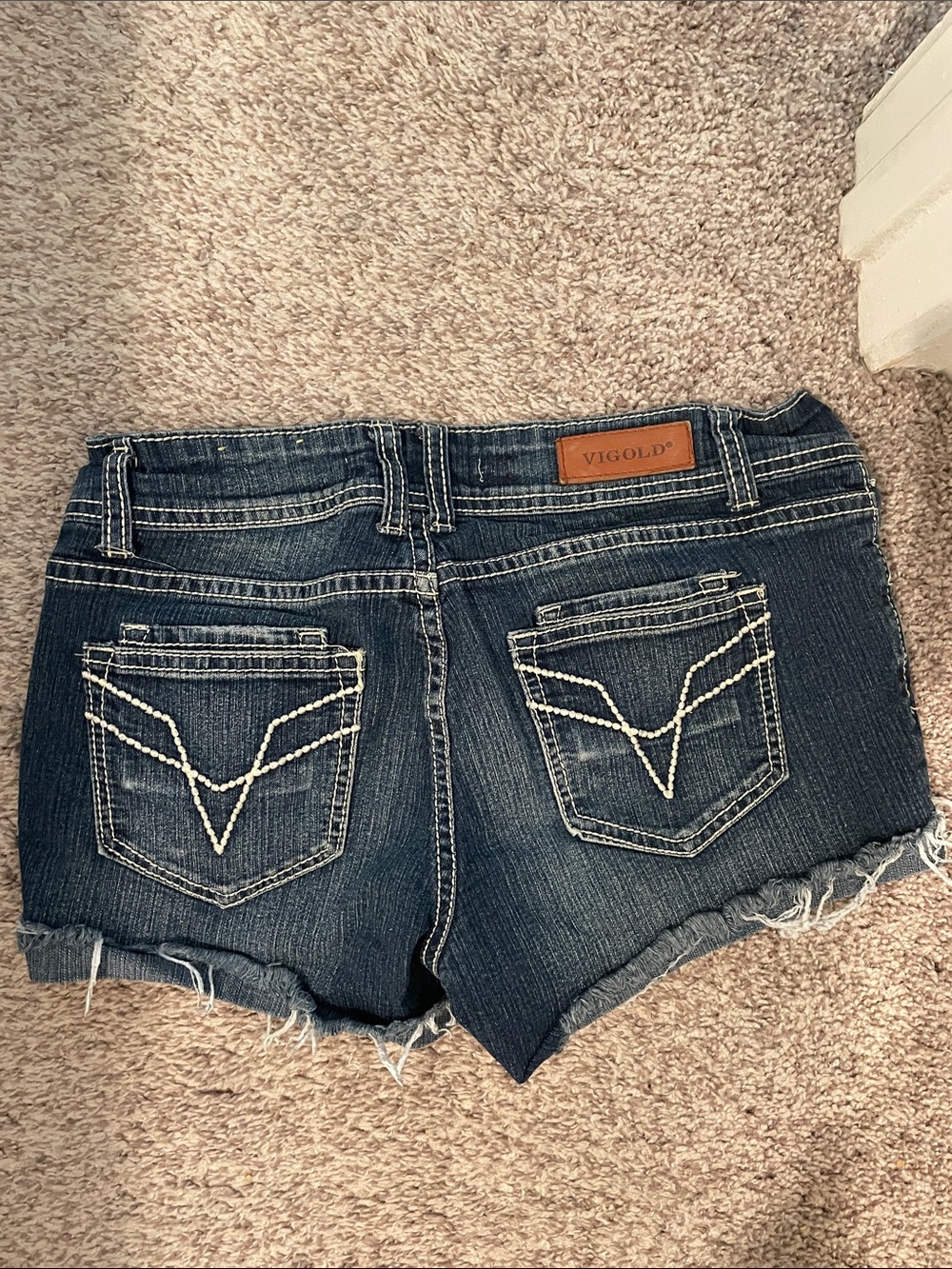Vigold Women's Dark Wash Frayed Hem Denim Shorts size 7/8 29 inch waist - Picture 3 of 3